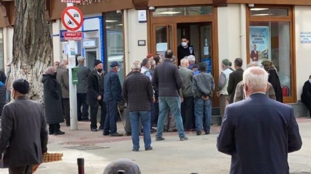 17 günlük tam kapanmaya az bir süre kala Türkiye kuyruğa girdi!