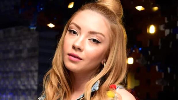 Peş peşe koronavirüs haberleri alan Ece Seçkin'den sevenlerine uyarı: Allah rızası için evinizde oturun