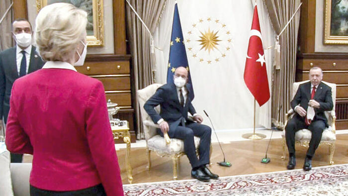 6072840bbf21442a9c84eee7