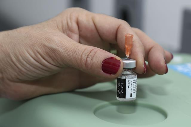 Sadece belirli hastanelerde kullanılacak BionTech aşısı, bugün ilk kez Türkiye'de kullanıldı