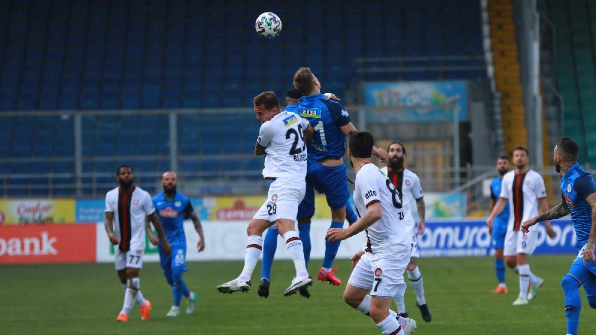 Çaykur Rizespor Karagümrük karşında 10 kişi bir puanı kurtardı