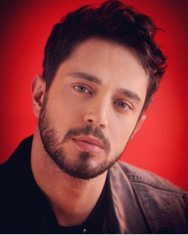 Yakışıklı şarkıcı Murat Boz koronavirüse yakalandı