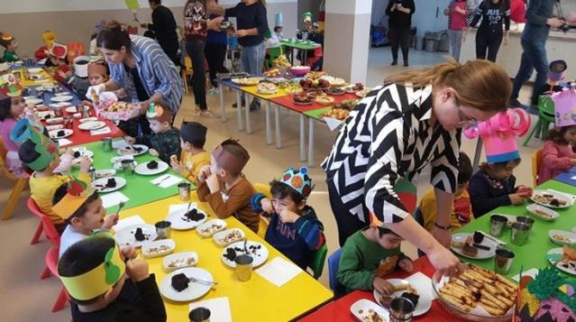 Son Dakika: Tam kapanma döneminde sadece kısıtlamalardan muaf olan ailelerin çocukları için kreşler açık olacak