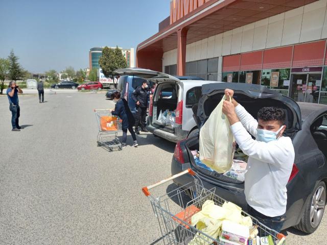 Tam kapanmanın ilk gününde markete aracıyla gidenlere ceza