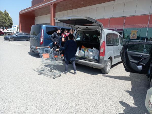 Tam kapanmanın ilk gününde markete aracıyla gidenlere ceza