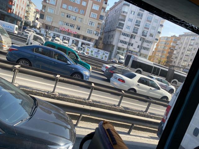Tam kapanmanın ilk gününde trafik aldı başını gitti! Vatandaşlar da şaşkın