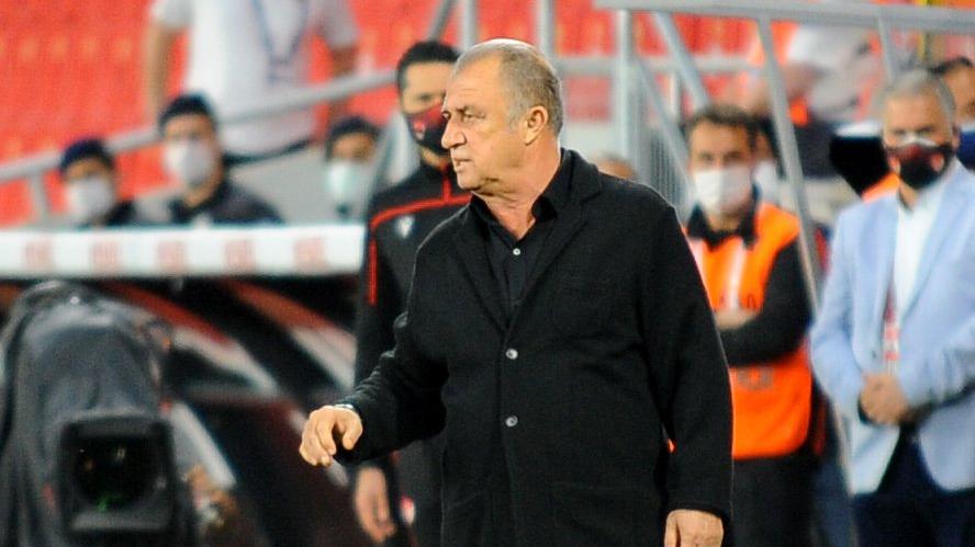 Fatih Terim: Yutkunuyorum, yumruklarımı sıkıyorum! Aklıma söz geliyor
