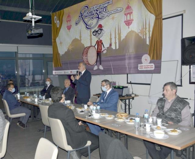 Yasak masak dinlemediler! Vakaların patladığı Çorum'da müftü 200 öğrenciye iftar yemeği verdi