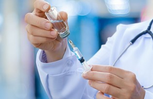 Milyonlarca corona virüs aşısı buzdolabında bekliyor