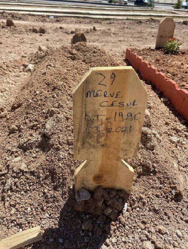 8 aylık hamile hemşire korona virüsten öldü, bebeği sezaryenle alındı