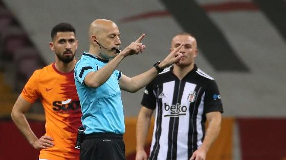 Galatasaray-Beşiktaş derbisinin ilk yarısına penaltılar damga vurdu