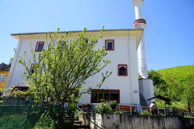 'Bir şeyim yok' diyerek camiye gitti, beraber namaz kıldığı 6 kişi virüsten hayatını kaybetti