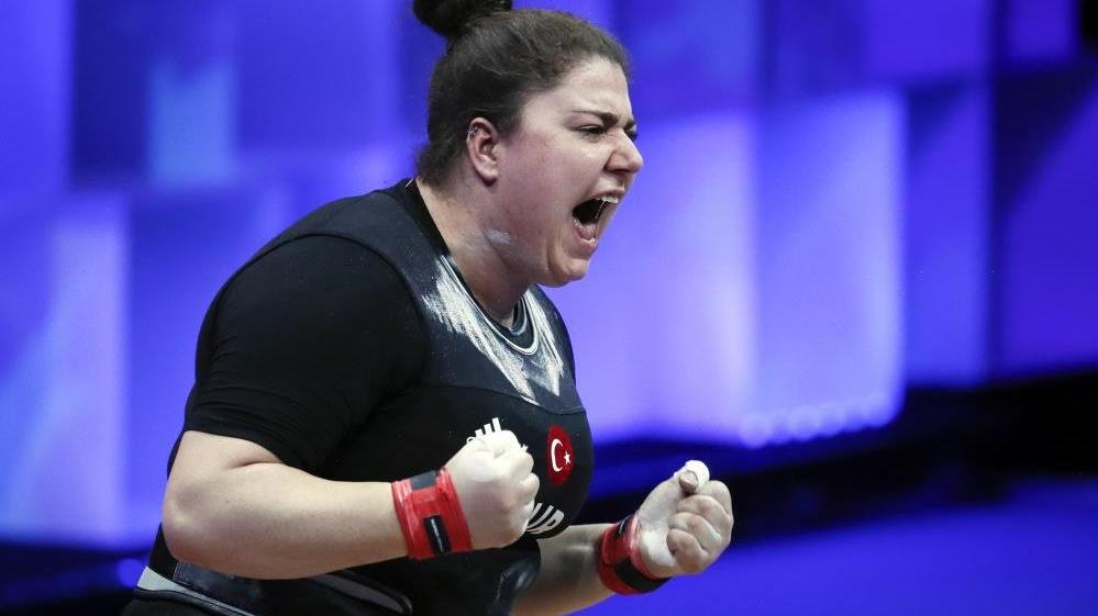 Melike Günal'dan Avrupa Halter Şampiyonası'nda 3 madalya