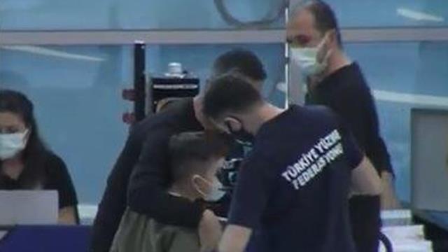 Havuzda korona skandalı! Testi pozitif çıkıp organizasyona gelen Başkan Yalçın, sporculara virüs bulaştırdı