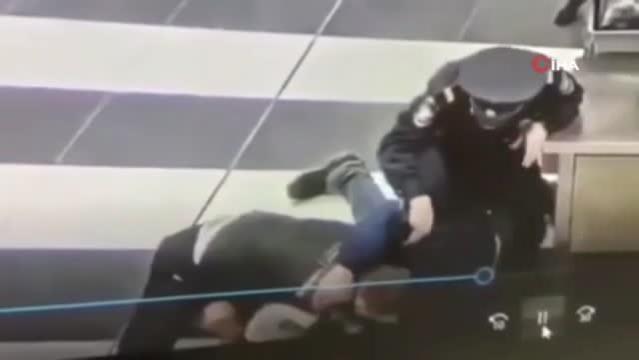 Hem suçlu hem güçlü! Maskesini takmayan yolcu havalimanında terör estirdi