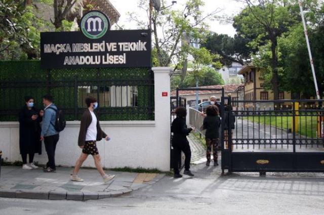 Sınav sırasında maske çıkarılmasını protesto eden kız öğrenci ALES'e girmeyip salonu terk etti