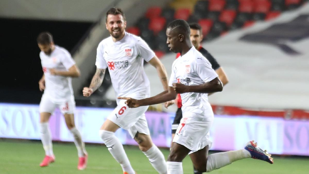 Sivasspor'un Avrupa inadı! Gaziantep FK'yi tek golle devirdi...