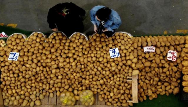 Pazarlar bugün yeniden açılınca marketlerin fiyat oyunu deşifre oldu