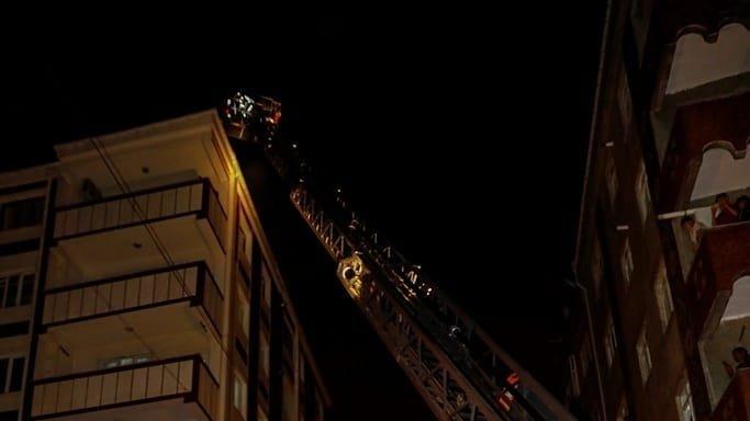 Beşiktaş'ın şampiyonluk kutlamasında atılan havai fişek yangın çıkardı 