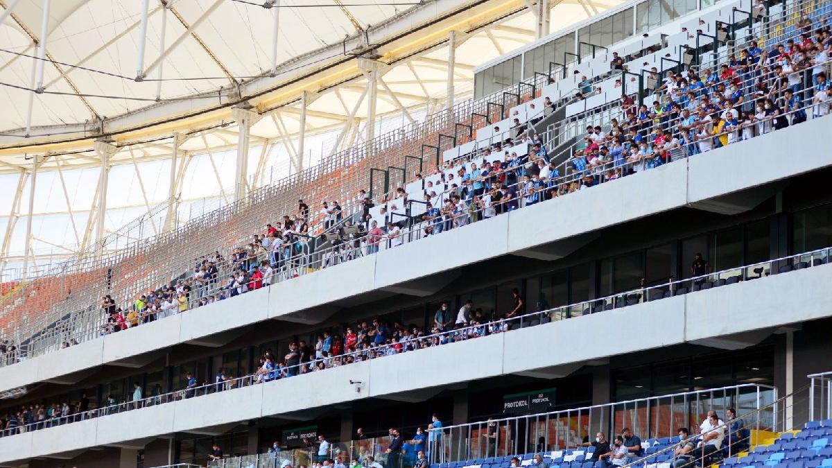 Adana Demirsporlu taraftarlar 'tam kapanma' dinlemedi; stada akın ettiler