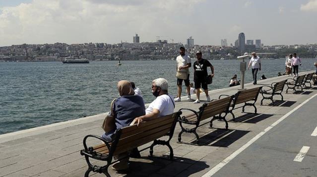 Tam kapanma sonrası kademeli normalleşme çağrısı yapan uzmanlar, okullarla ilgili bir noktaya dikkat çekti