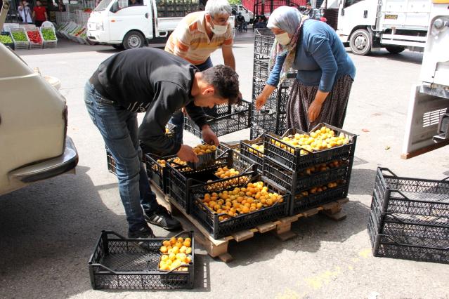 Tam kapanmada haller ile marketler arasındaki fiyat farkı yüzde 1250'ye kadar çıkıyor