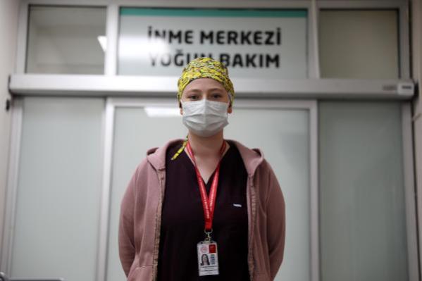 Yüzünün fotoğrafı sosyal medyada elden ele dolanan Seher hemşire konuştu: Evde bile hissediyorum