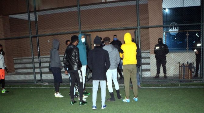 12 Somalili Tokat’ta maç yaparken yakalandı