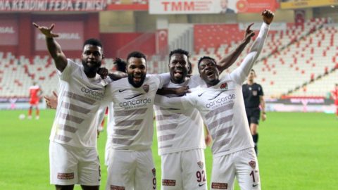 Hatayspor, Antalyaspor`u deplasmanda 6 golle dağıttı
