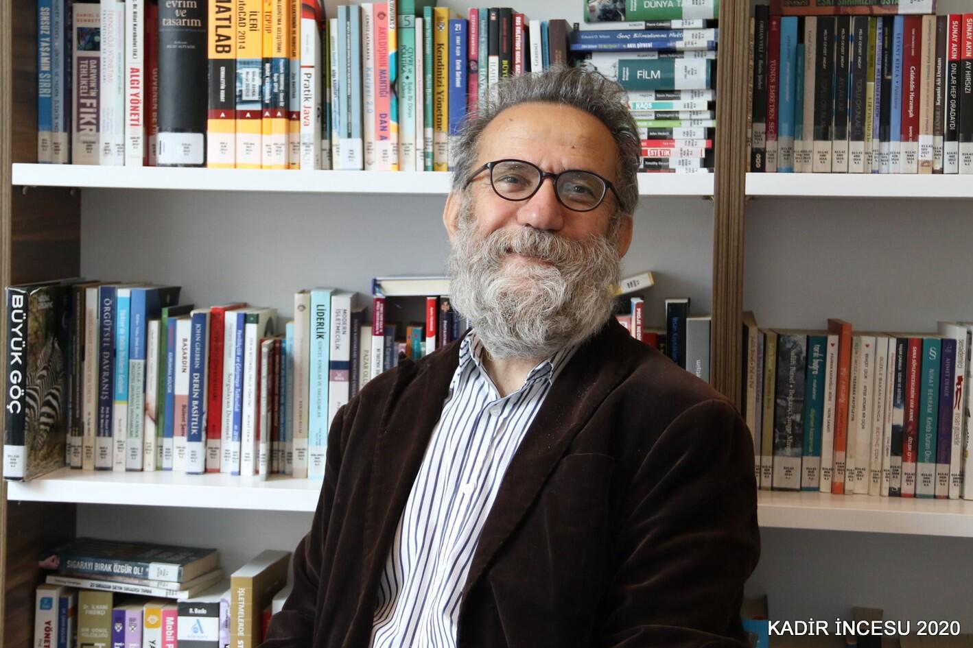 “Aşk neyse şiir de o…”