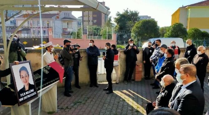 Aylin Hoca gözyaşlarıyla uğurlandı