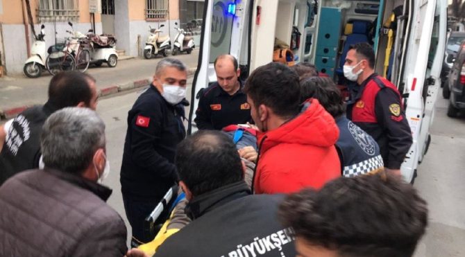 Baca temizliği için çıktığı çatıdan düşüp öldü