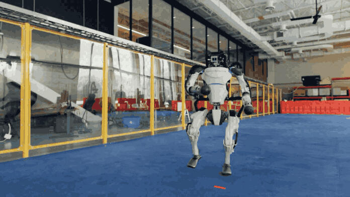 Boston Dynamics robotları dans şovu ile karşımıza çıktı