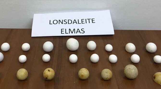 Değerli madeni taşları satmaya çalışan 10 kişi gözaltına alındı