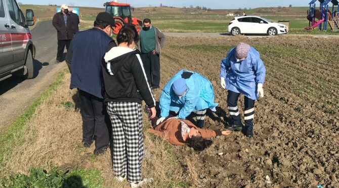 Eşine kızan kadın kendini arabadan attı