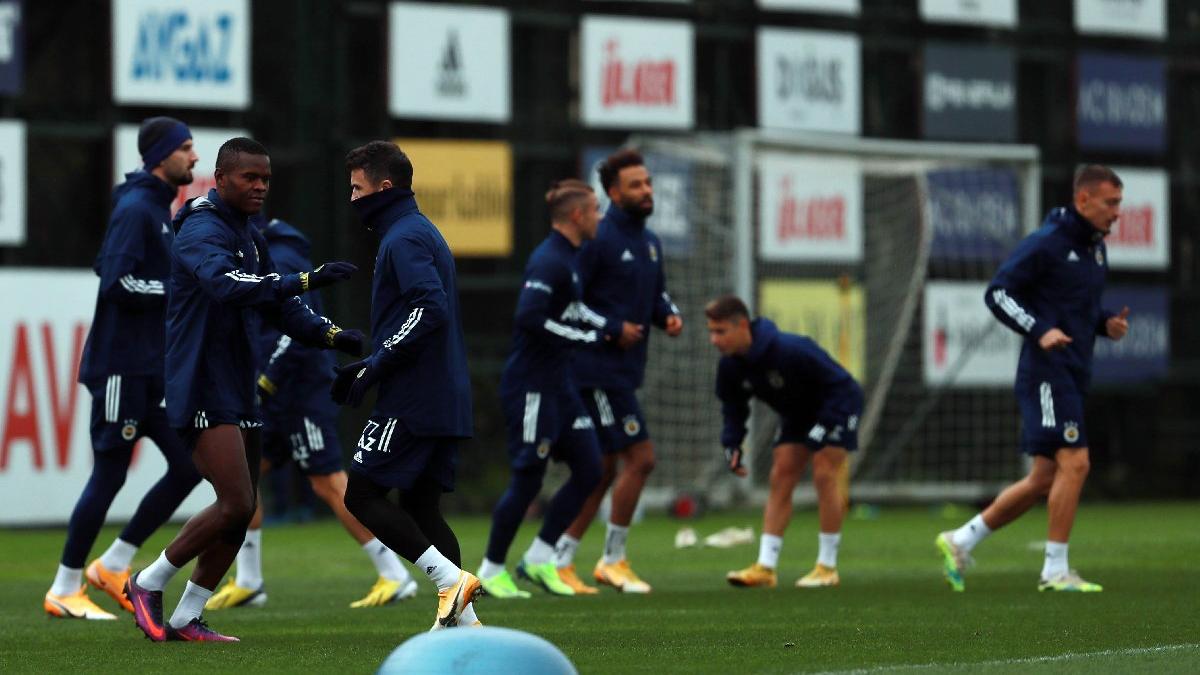 Fenerbahçe’de Samatta, Valencia, Lemos ve Tolga takımla çalıştı