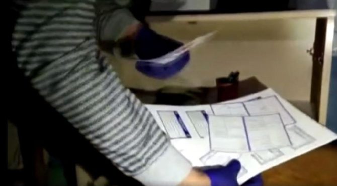 Gizli odadan çok sayıda sahte belge çıktı