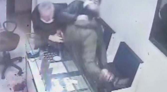 İstanbul’da kuyumcuda bıçaklı gasp dehşeti