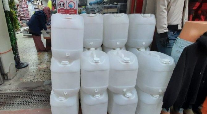 Kocaeli’de vatandaşlar 48 saat sürecek su kesintisine karşı önlem aldı