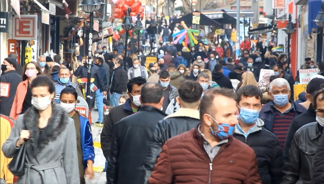 PCR testi uygulaması öncesi Bulgaristan vatandaşları Edirne'ye akın etti