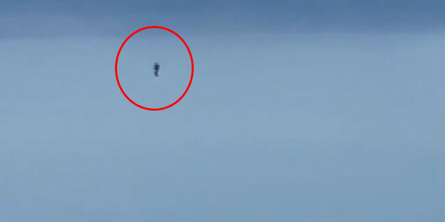 Sırtında jet motoruyla uçan adam 900 metre yükseklikte görüntülendi | Video