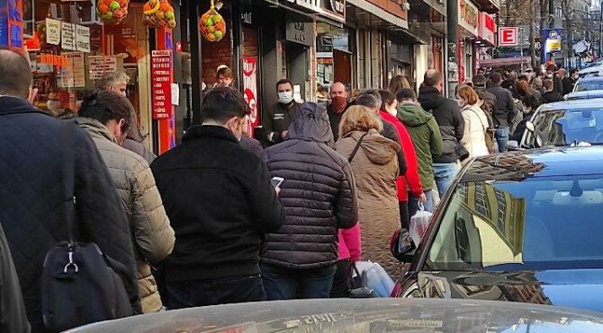 Şişli’de mezeci kuyruğu