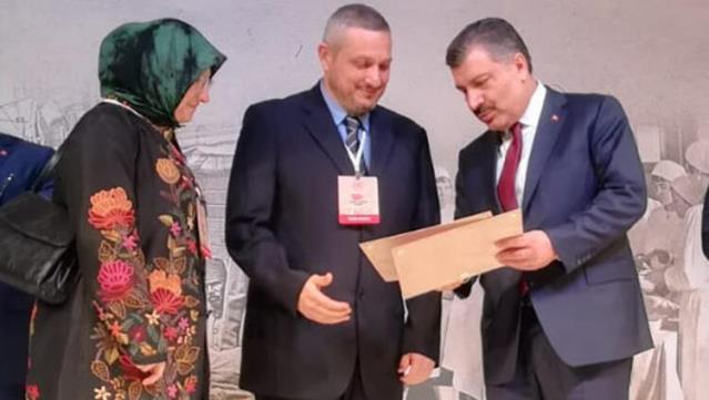 Teşekkür belgesini Bakan Koca vermişti! Geçtiğimiz sene