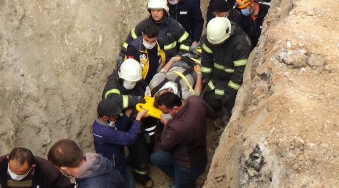 Toprak altında kalan işçi böyle kurtarıldı
