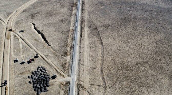 Yine Konya yine obruk… Yol taşınıyor