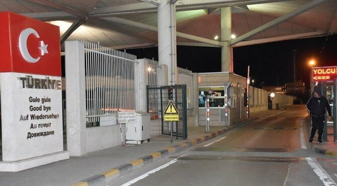 Yurt dışından gelenlere ‘test şartı’ uygulaması başladı