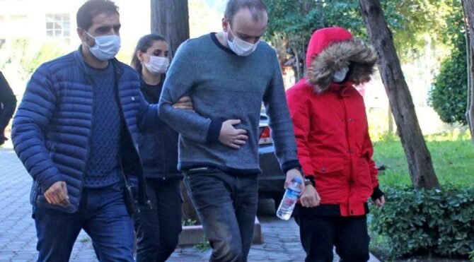 10 dakikada bir aynı ATM’den para çekince yakayı ele verdiler