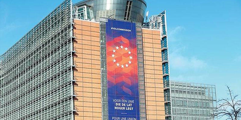 AB Komisyonu'nun 3 üyesi Kovid-19 karantinasında