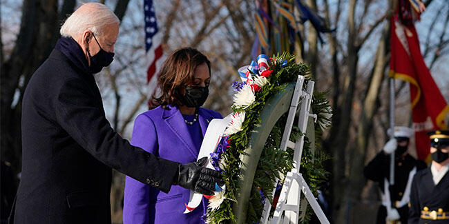 ABD Başkanı Biden, Meçhul Asker Anıtı'na çelenk bıraktı