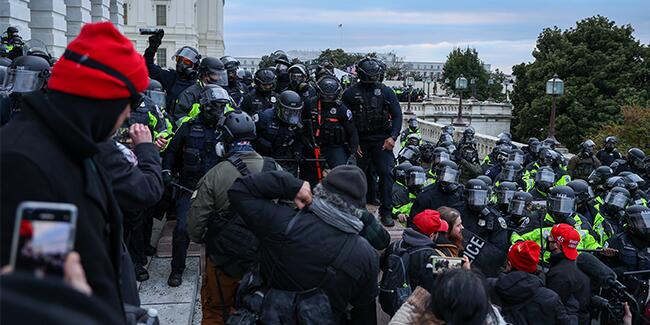 ABD'de Kongre baskınında gözaltına alınıp bırakılan bir kişi hayatına son verdi